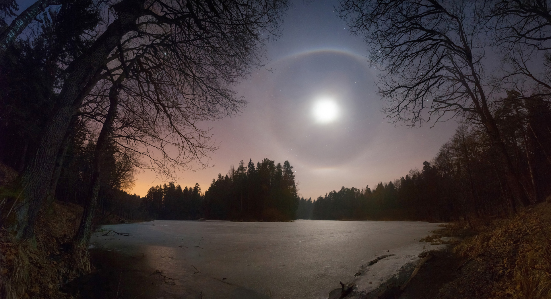 Bronze Award: Mikhail Kapychka, Belarus, Scientific phenomena